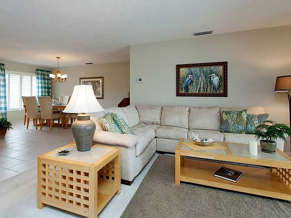 5th image of 933 S Doral Ln
