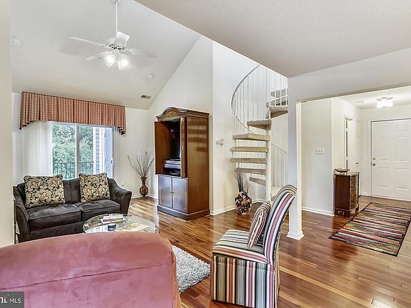 2nd image of 10009 Vanderbilt Cir APT 13-5