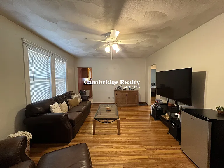 27 Willard St — Photo 2