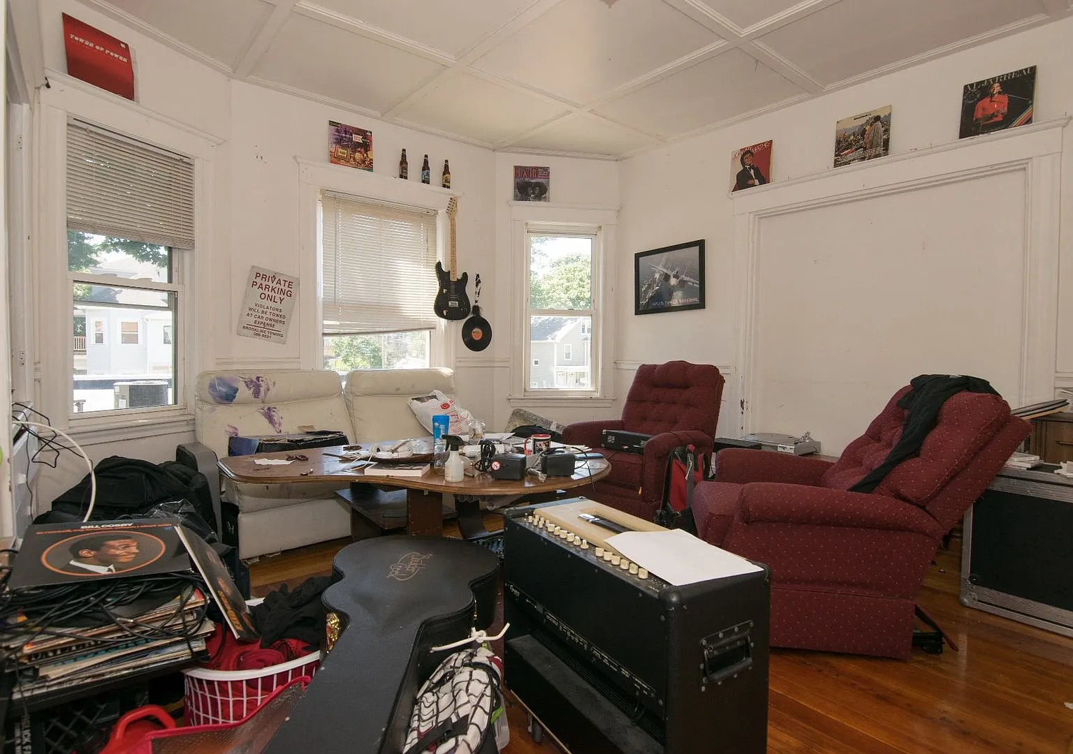 No brokers Fee, Large Unit in Lower Allston. Eat-in Kitchen, Big Bedrooms, Easy Street Parking — Photo 2