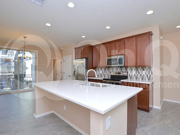 1723 E Dogwood Ln — Photo 3