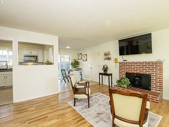 3rd image of 1168 Pleasant St