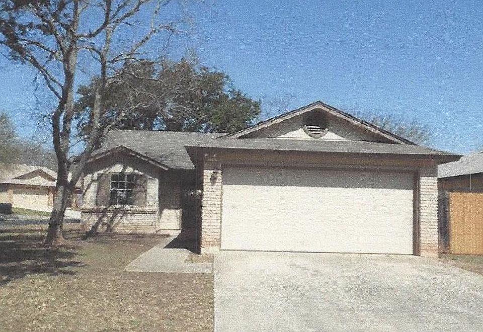 Front of 10155 Woodtrail, NW San Antonio