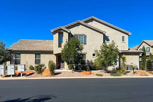 1932 E Holiday Ln Photo 1