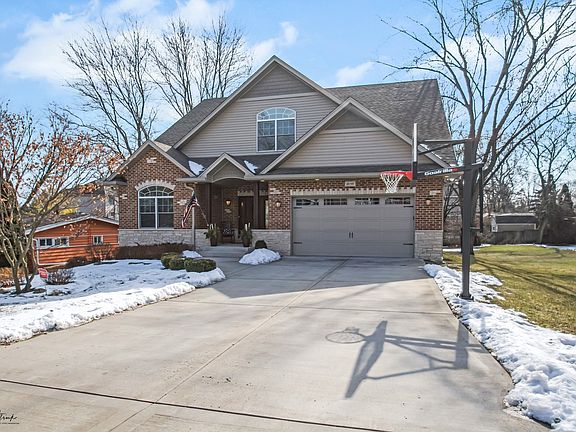 4th image of 22W547 Cherry Ln