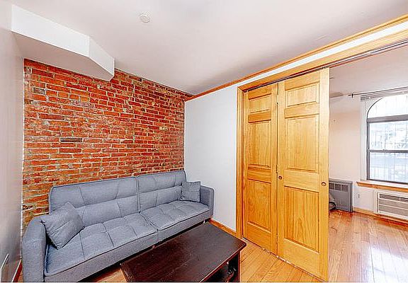 3rd image of 140 E 31st St #15