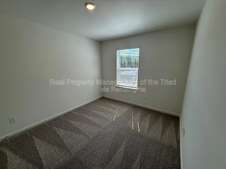 112 Parker Ln — Photo 8