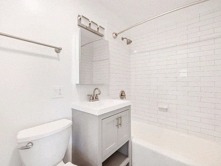 2424 N.Clark — Photo 21