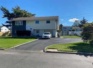 309 E 3rd St, Deer Park, NY