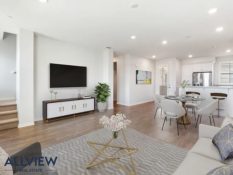 1531 E Lincoln Ave — Photo 1
