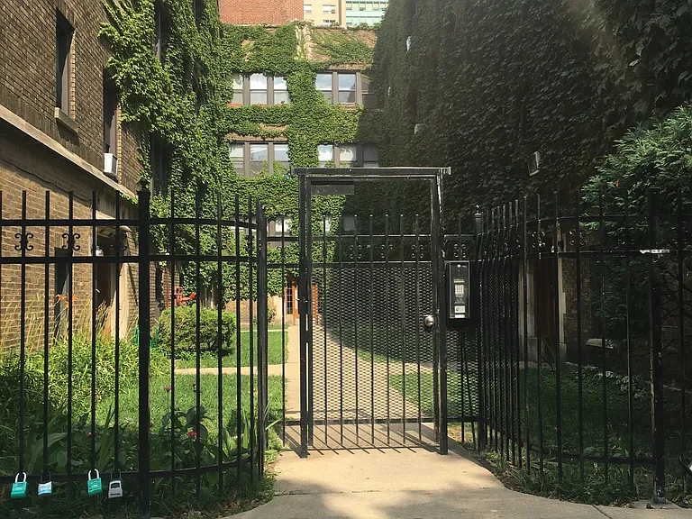 3155 N Hudson Ave #B2 — Photo 1