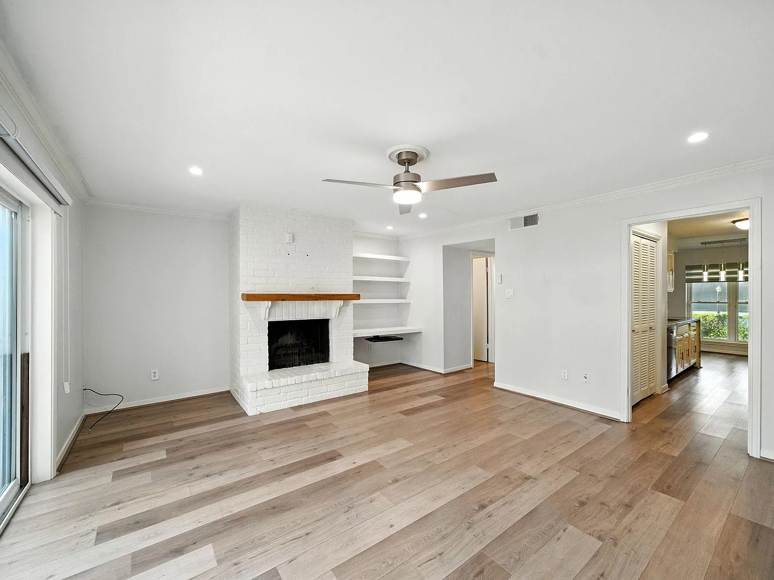 2 bed, 2.5 bath, 1416 sqft, $2,000 — Photo 4