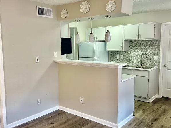 12660 Ashford Point Dr APT 608, Houston, TX 77082