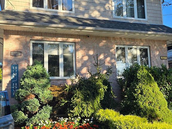 3rd image of 131 Jefferson St