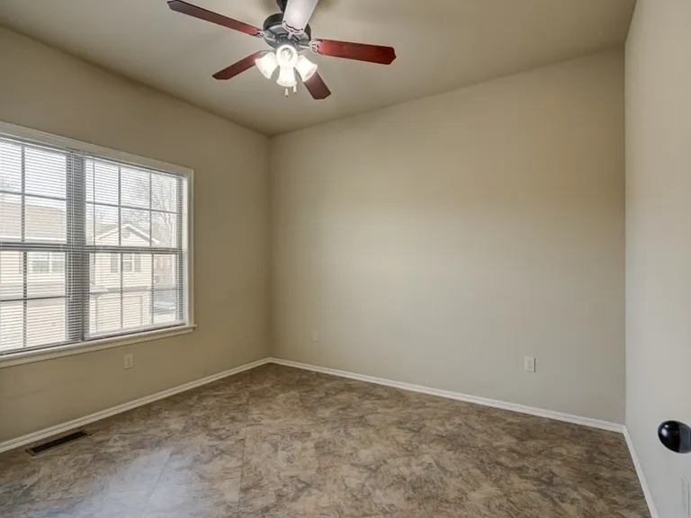 204 W Stonebrook St #204 — Photo 11