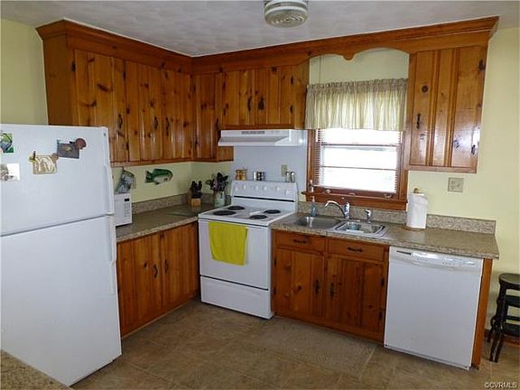 5th image of 139 South Dr