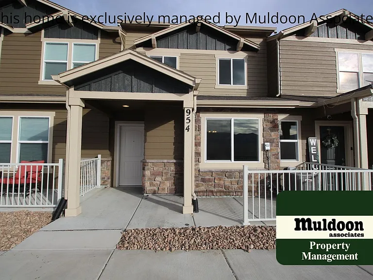954 Petra Hts — Photo 1