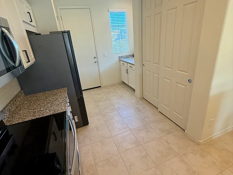 5508 N 176th Ln — Photo 7