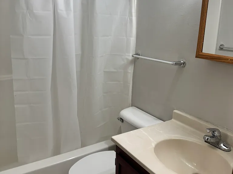 Masterbed bathroom
