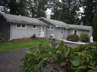 20 Middlesex Blvd, Keyport, NJ 07735