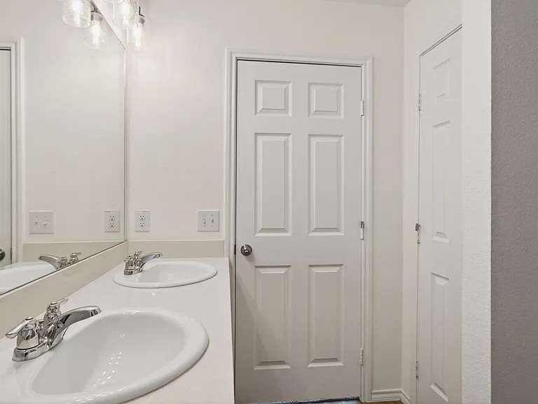 605 Grenada Lake Dr — Photo 31
