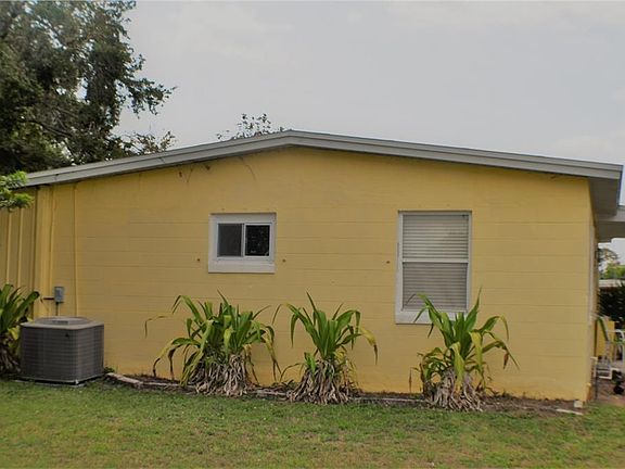 4th image of 21026 Gladis Ave