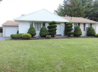 530 Ripplewood Dr, Rochester, NY 14616