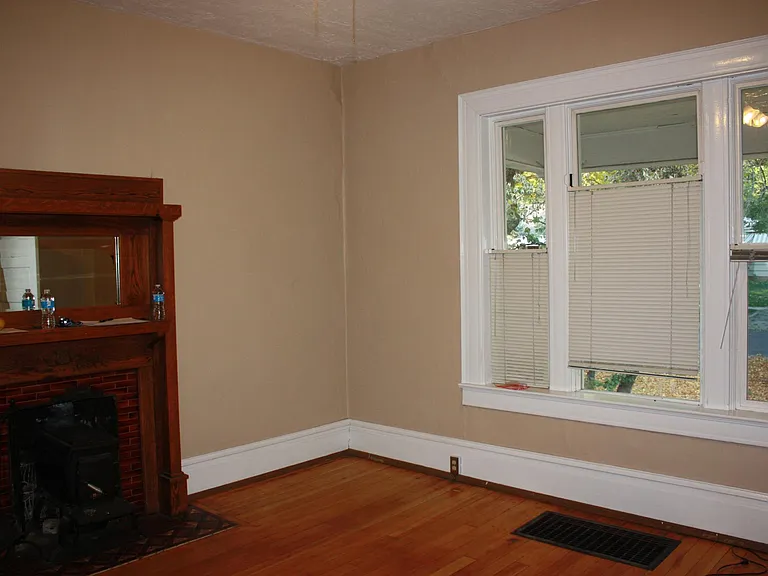 938 S 800 E — Photo 11