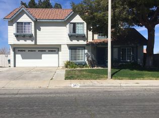5325 Katrina Pl, Palmdale, CA 93552