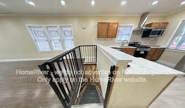 10046 S Perry Ave — Photo 8