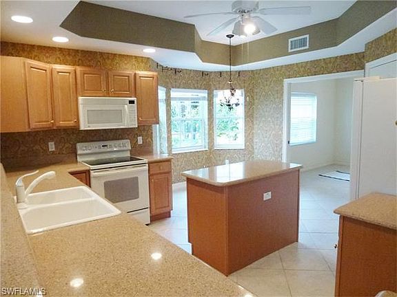 5th image of 8149 Saratoga Dr APT 1702