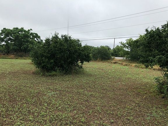 5th image of 102 Pin Oak Dr