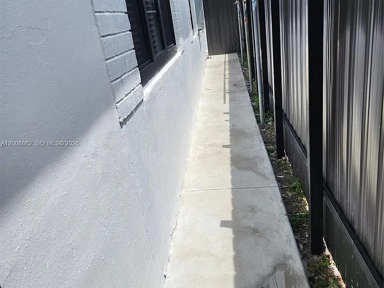 8701 SW 36th St — Photo 4