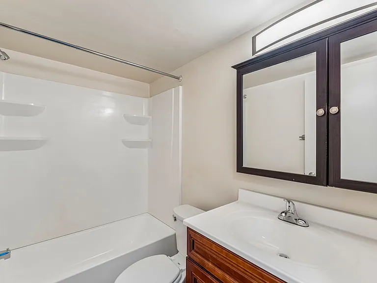 Bishop Park Apartments — Photo 17