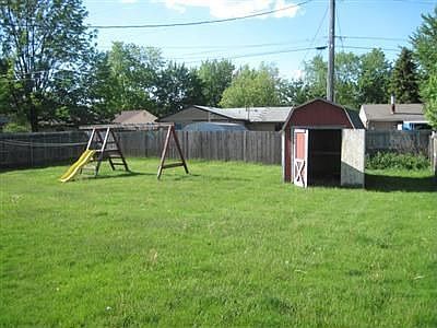 4th image of 64 Hawthorne Dr