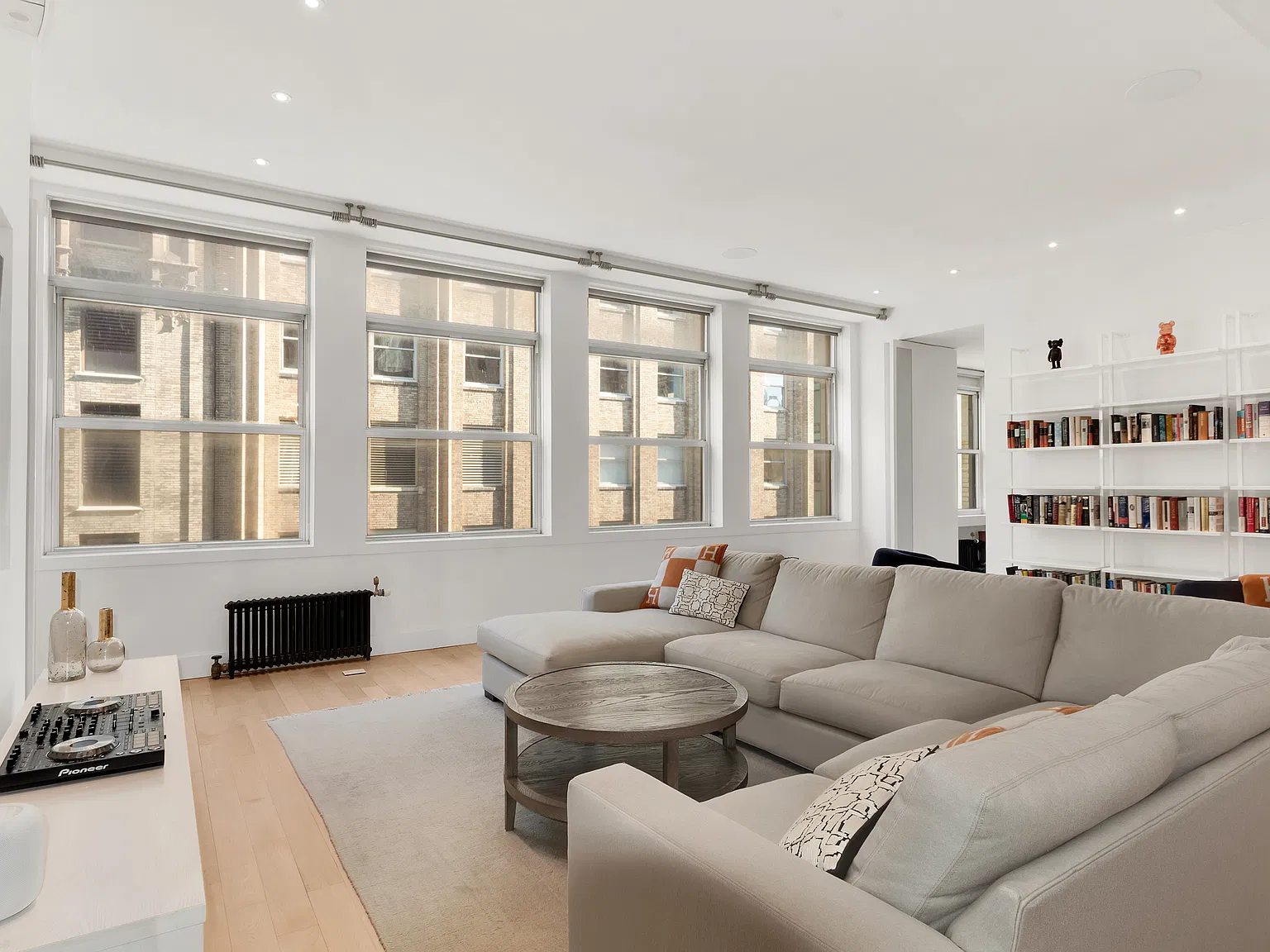 14 East 33rd Street — Photo 2
