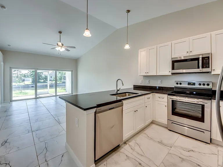 3419-3421 SW 15th Pl — Photo 22