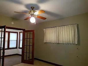 1010 Farrington St — Photo 21
