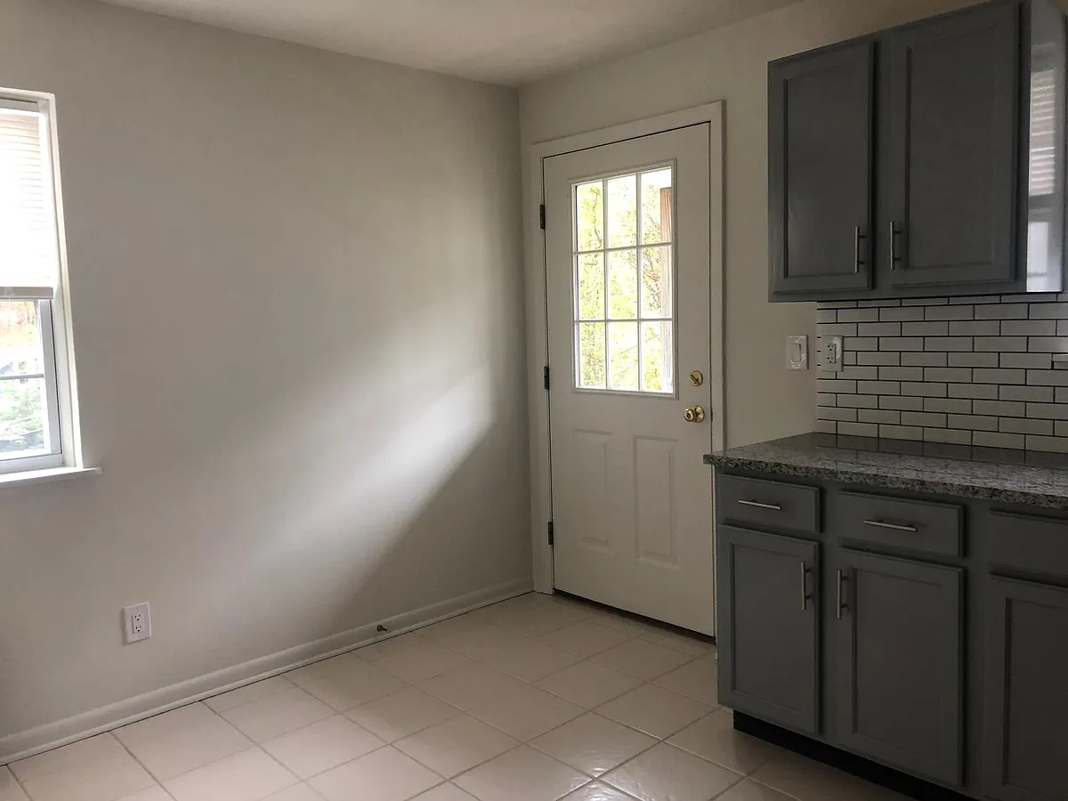 Building Photo - 64 Perry Ave #2