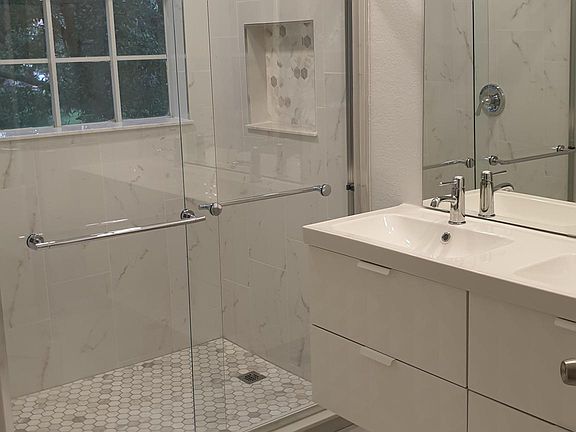 3rd image of 7250 Westpointe Blvd APT 1033