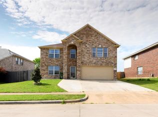 7100 Lake Whitney Dr, Arlington, TX 76002