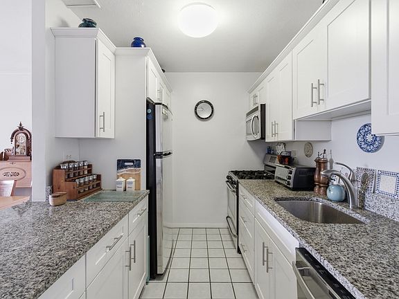 4th image of 8 Whittier Pl APT 7J