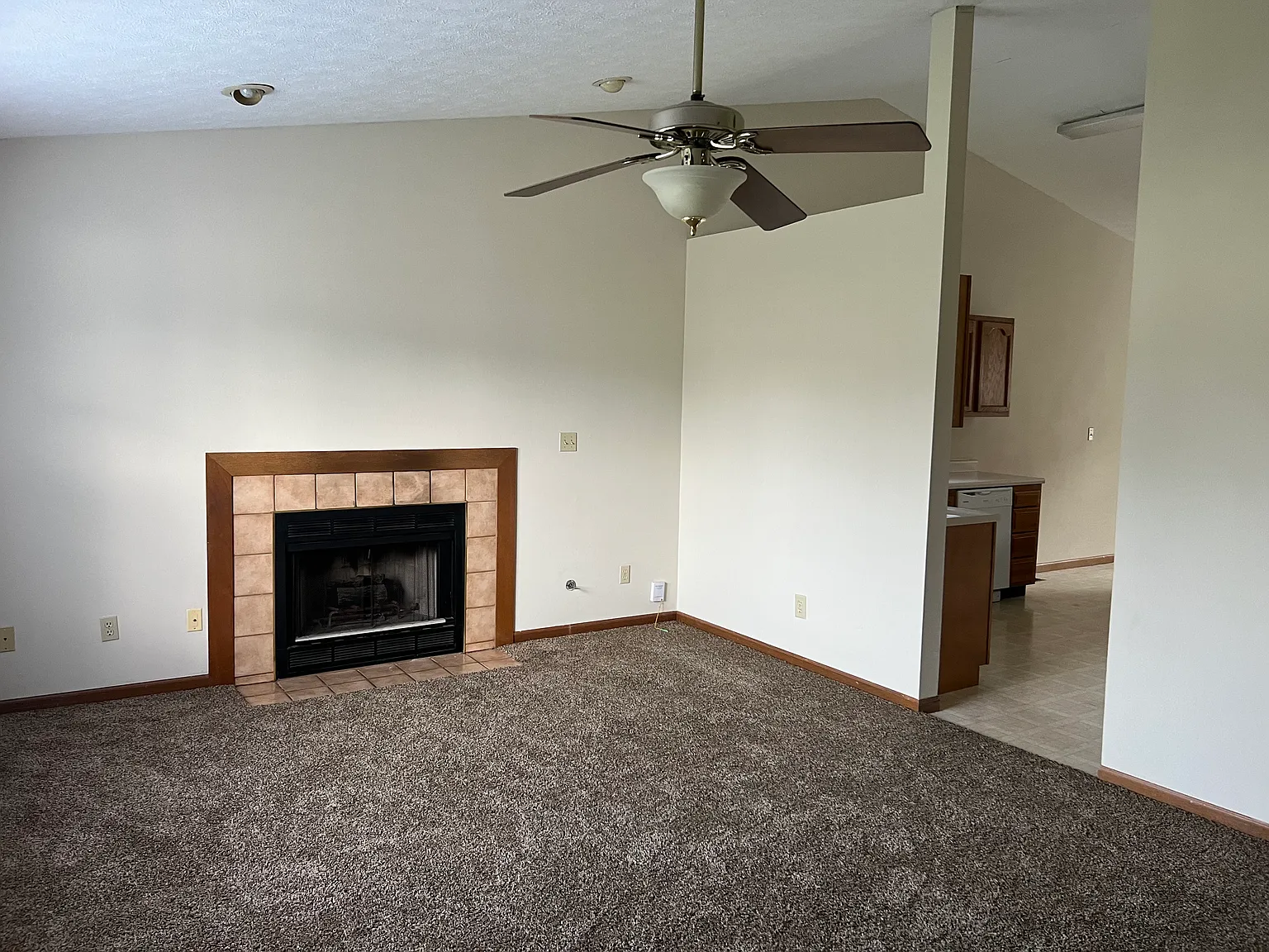 2 bed, 1100 sqft, $1,200 — Photo 2