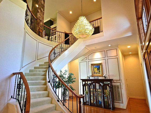 Such an impressive entrance!!!