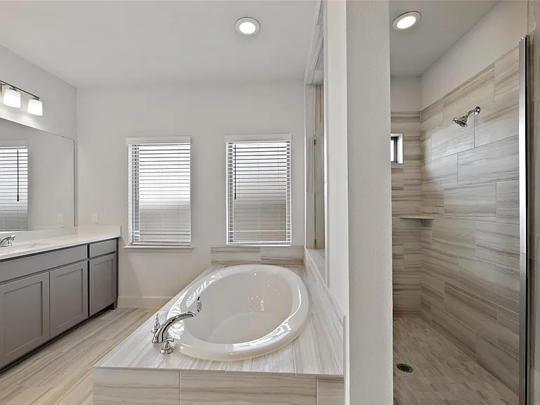 127 Plumbago Loop — Photo 16