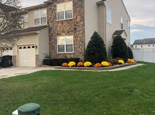 2 Zion Dr, Berlin, NJ 08009