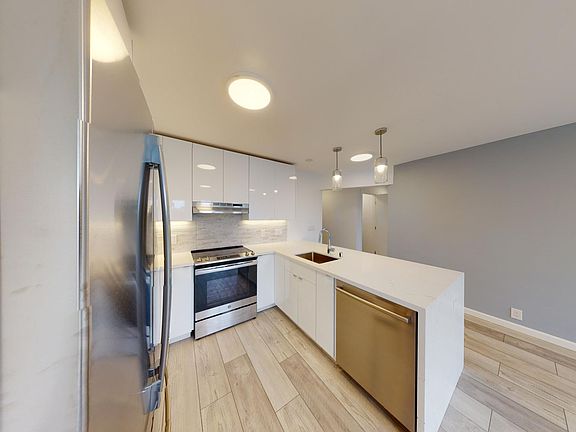 3rd image of 2321 Scott St #5