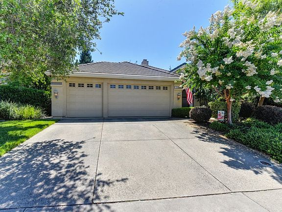 3rd image of 120 Cruickshank Dr