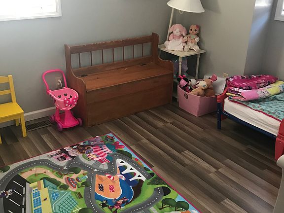 3rd image of 116 S Evergreen Ln