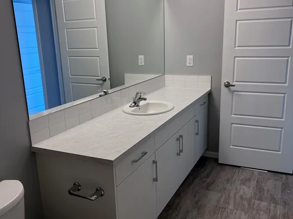 20627 21st Ave NW, Edmonton, AB T6M 1N2